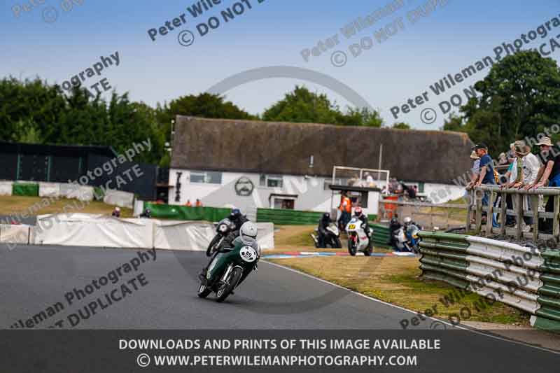 Vintage motorcycle club;eventdigitalimages;mallory park;mallory park trackday photographs;no limits trackdays;peter wileman photography;trackday digital images;trackday photos;vmcc festival 1000 bikes photographs